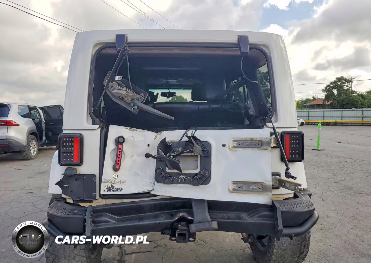 2014 Jeep Wrangler Unlimited Rubicon VIN:1C4BJWFG1EL261754 - 6