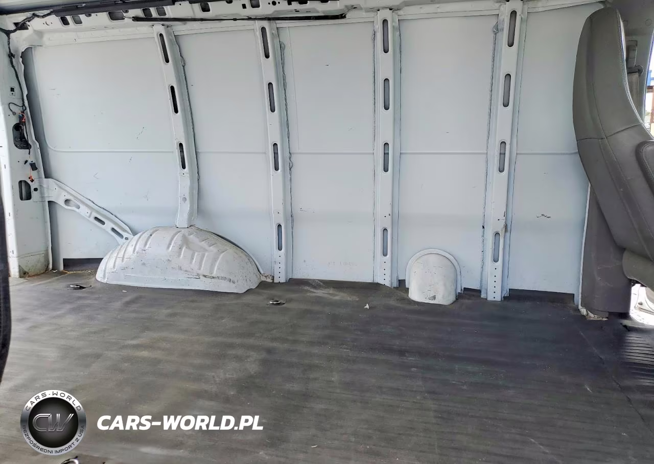 2019 Chevrolet Express 2500 Cargo Delivery Van VIN:1GCWGAFP1K1339718 - 11