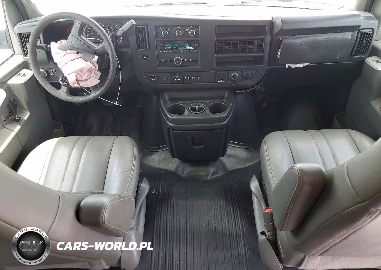 2019 Chevrolet Express 2500 Cargo Delivery Van VIN:1GCWGAFP1K1339718 - 8