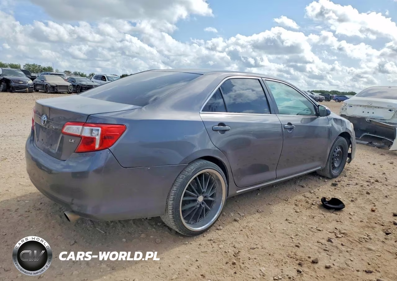 2014 Toyota Camry Le VIN:4T4BF1FK2ER427297 - 3