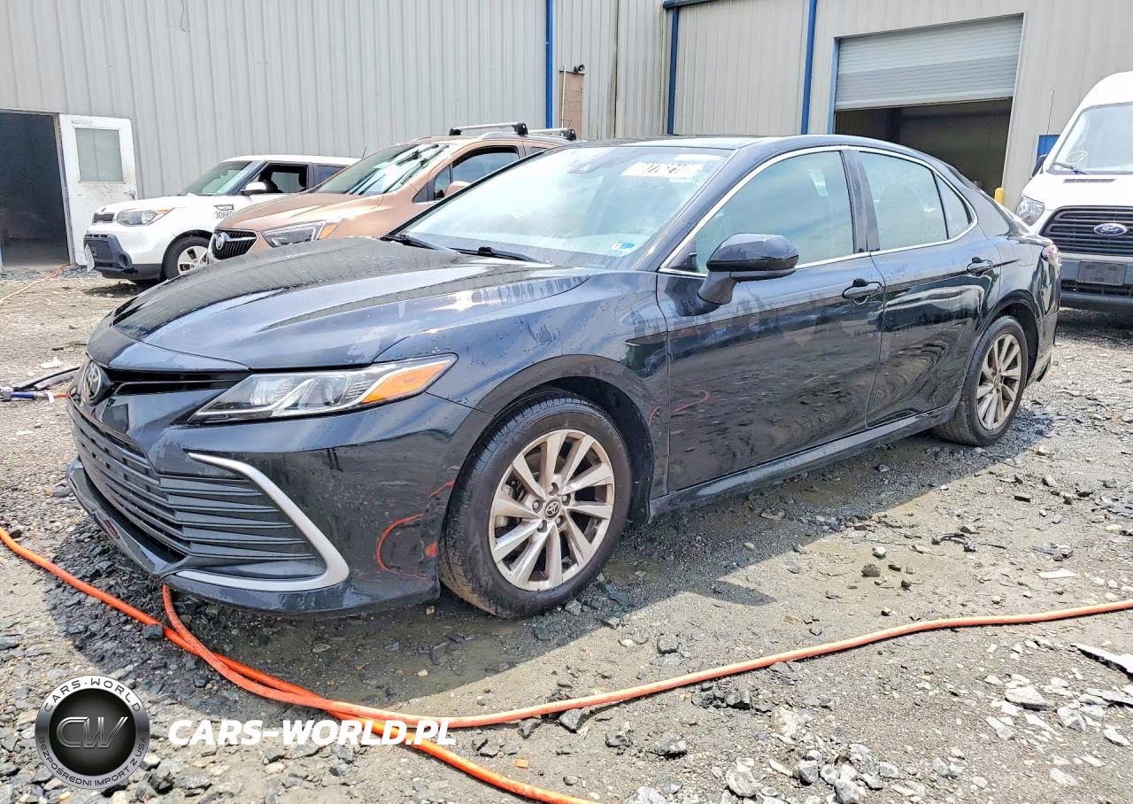2022 Toyota Camry Le – zdjęcie 1 z 12