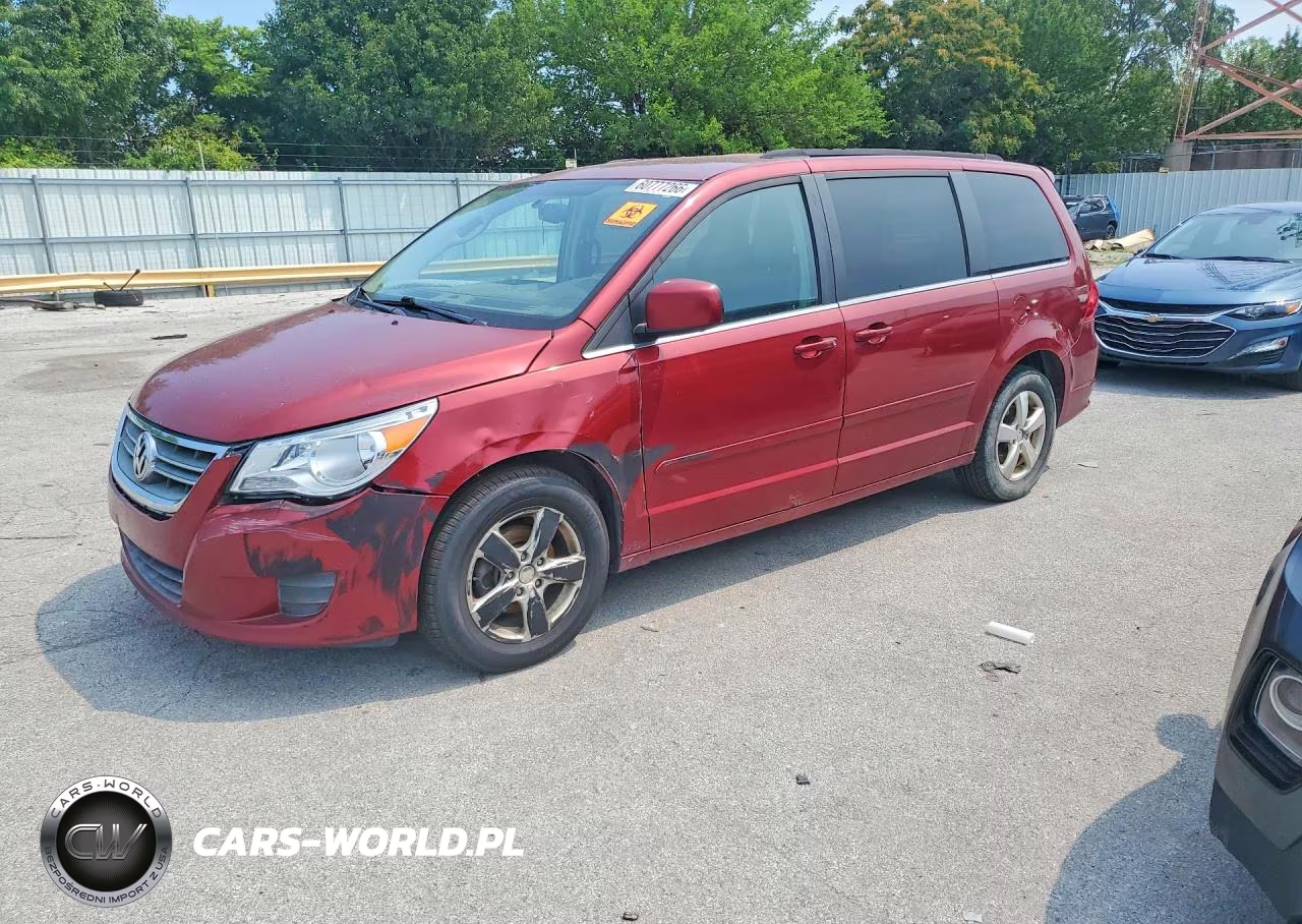 2011 Volkswagen Routan Se