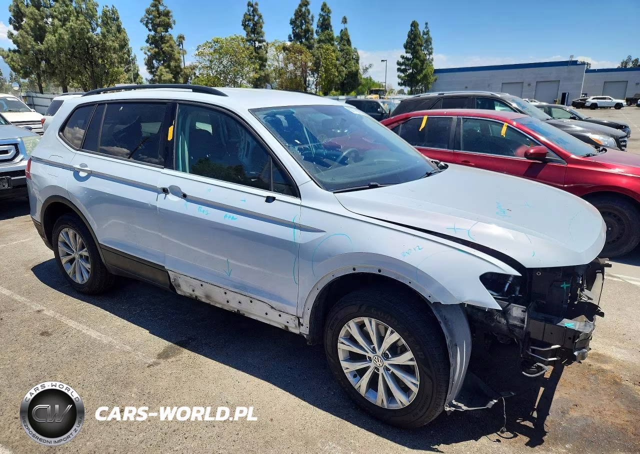 2018 Volkswagen Tiguan S VIN:3VV1B7AX0JM208236 - 4