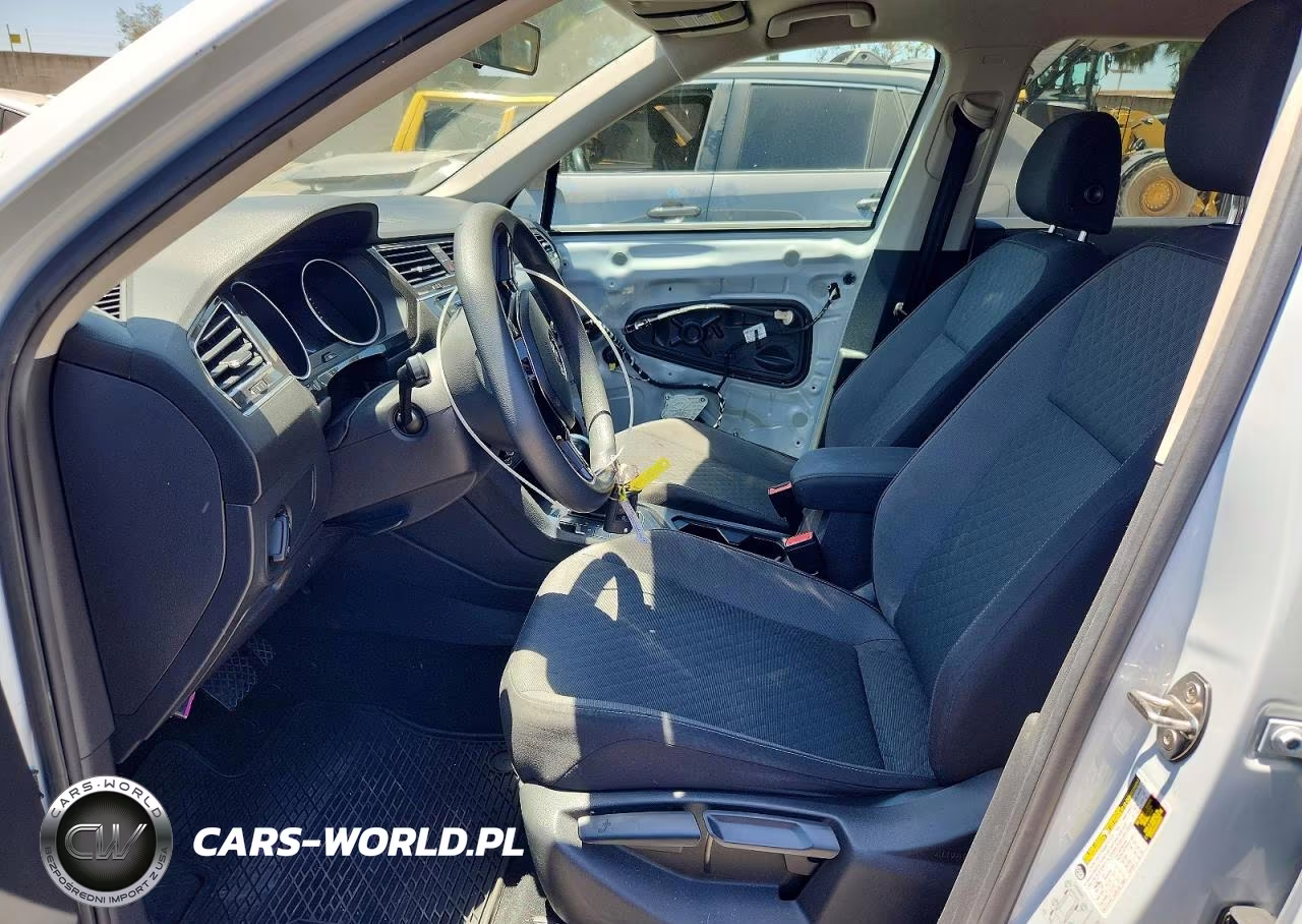 2018 Volkswagen Tiguan S VIN:3VV1B7AX0JM208236 - 7