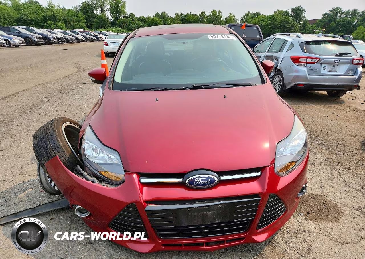 2014 Ford Focus Titanium VIN:1FADP3J23EL274299 - 5