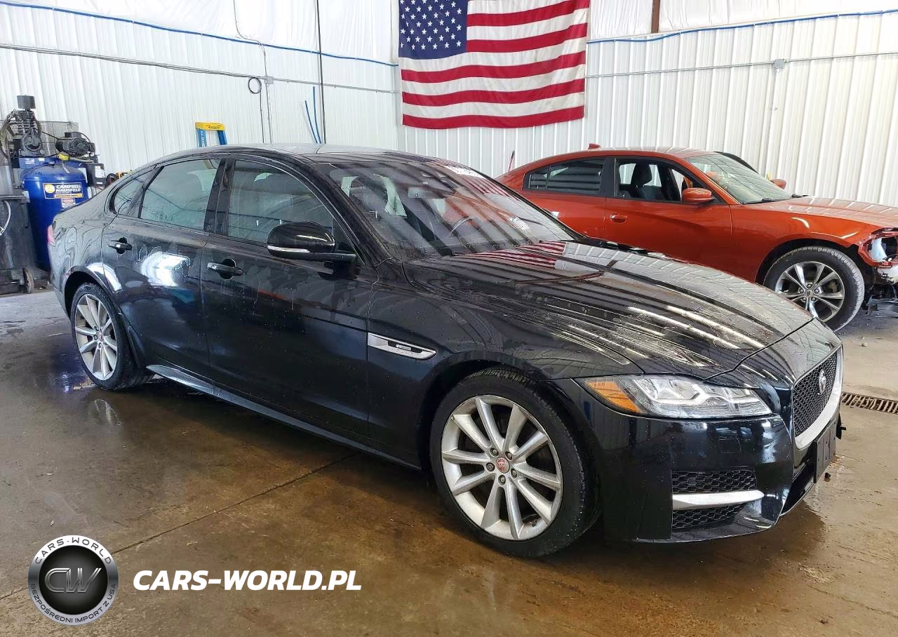 2016 Jaguar Xf R - Sport VIN:SAJBL4BV2GCY23782 - 4