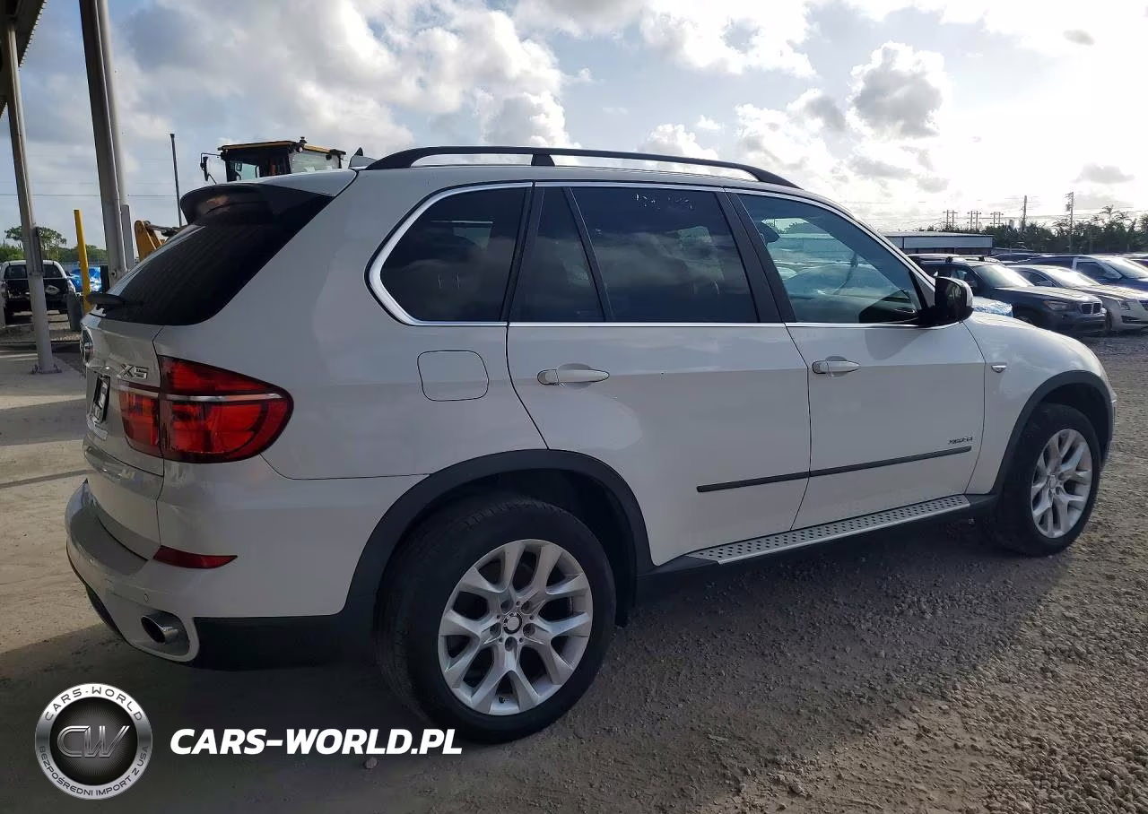 2013 BMW X5 xDrive35I VIN:5UXZV4C53D0E13562 - 3