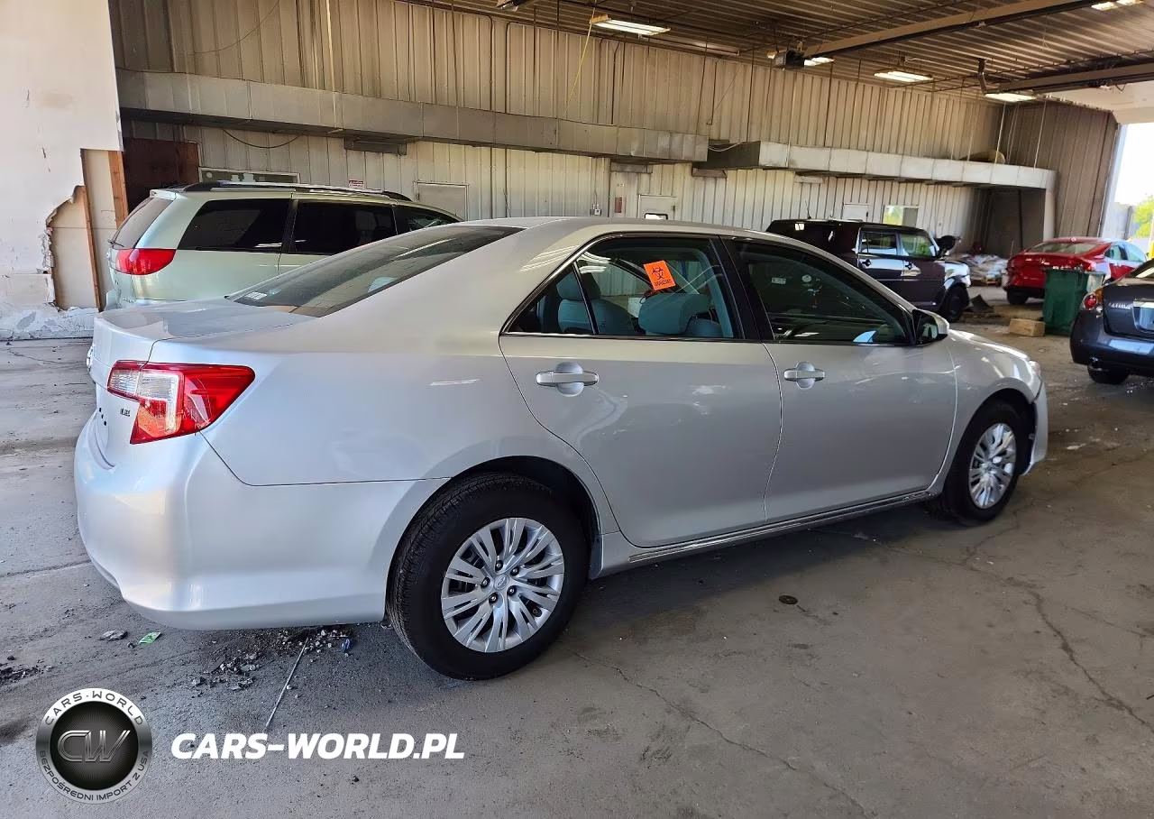 2014 Toyota Camry Le VIN:4T4BF1FK0ER367326 - 3