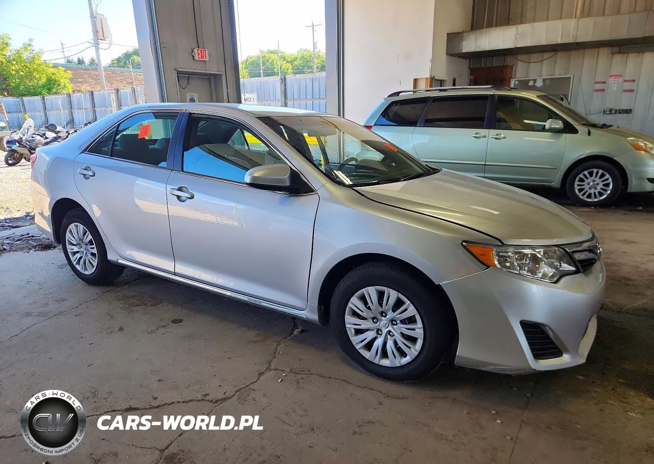 2014 Toyota Camry Le VIN:4T4BF1FK0ER367326 - 4