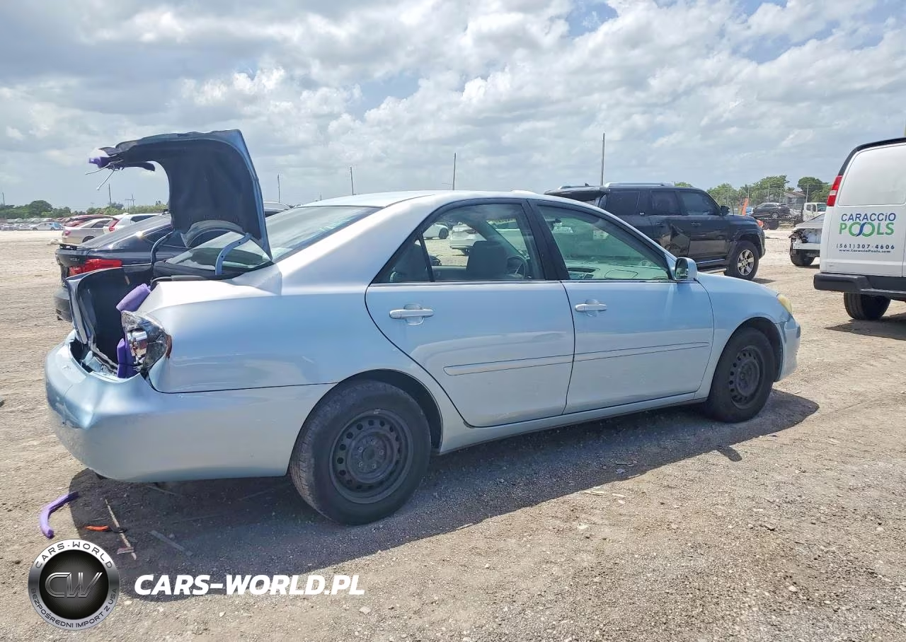 2005 Toyota Camry Le VIN:4T1BE32K85U516418 - 3