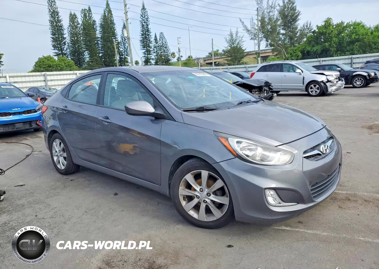 2014 Hyundai Accent Gls VIN:KMHCT4AE0EU637116 - 4