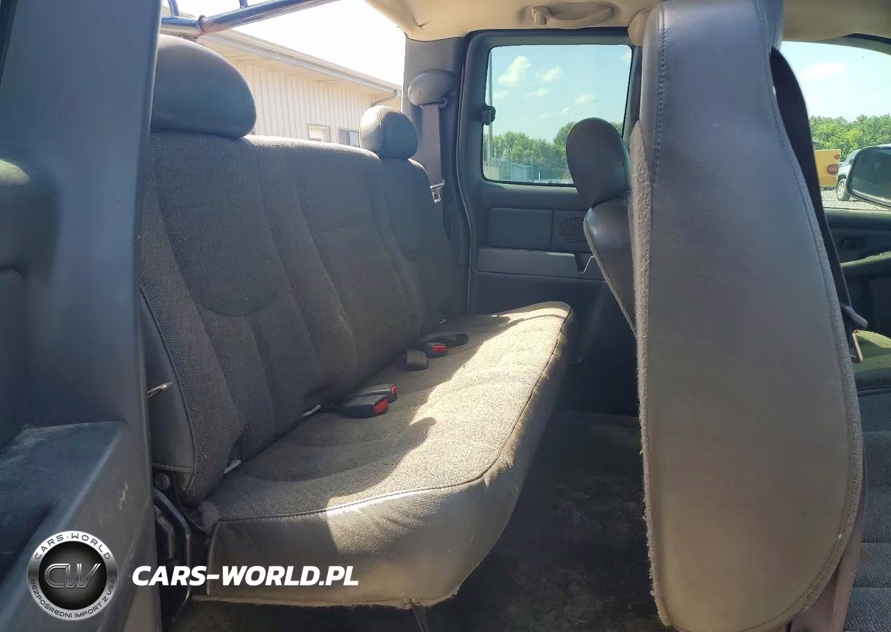 2005 Chevrolet Silverado K2500 Heavy Duty VIN:1GCHK29UX5E310360 - 10