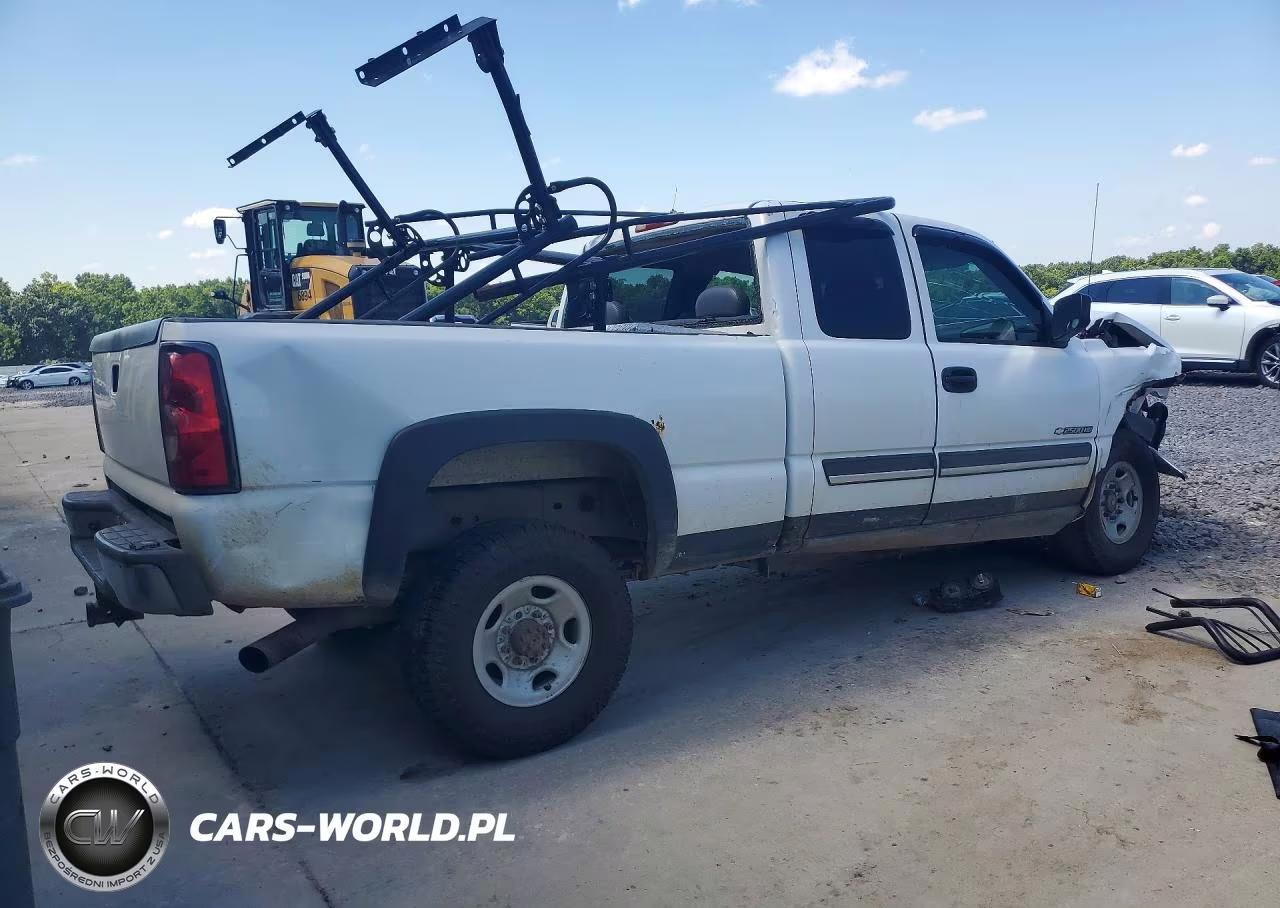 2005 Chevrolet Silverado K2500 Heavy Duty VIN:1GCHK29UX5E310360 - 3