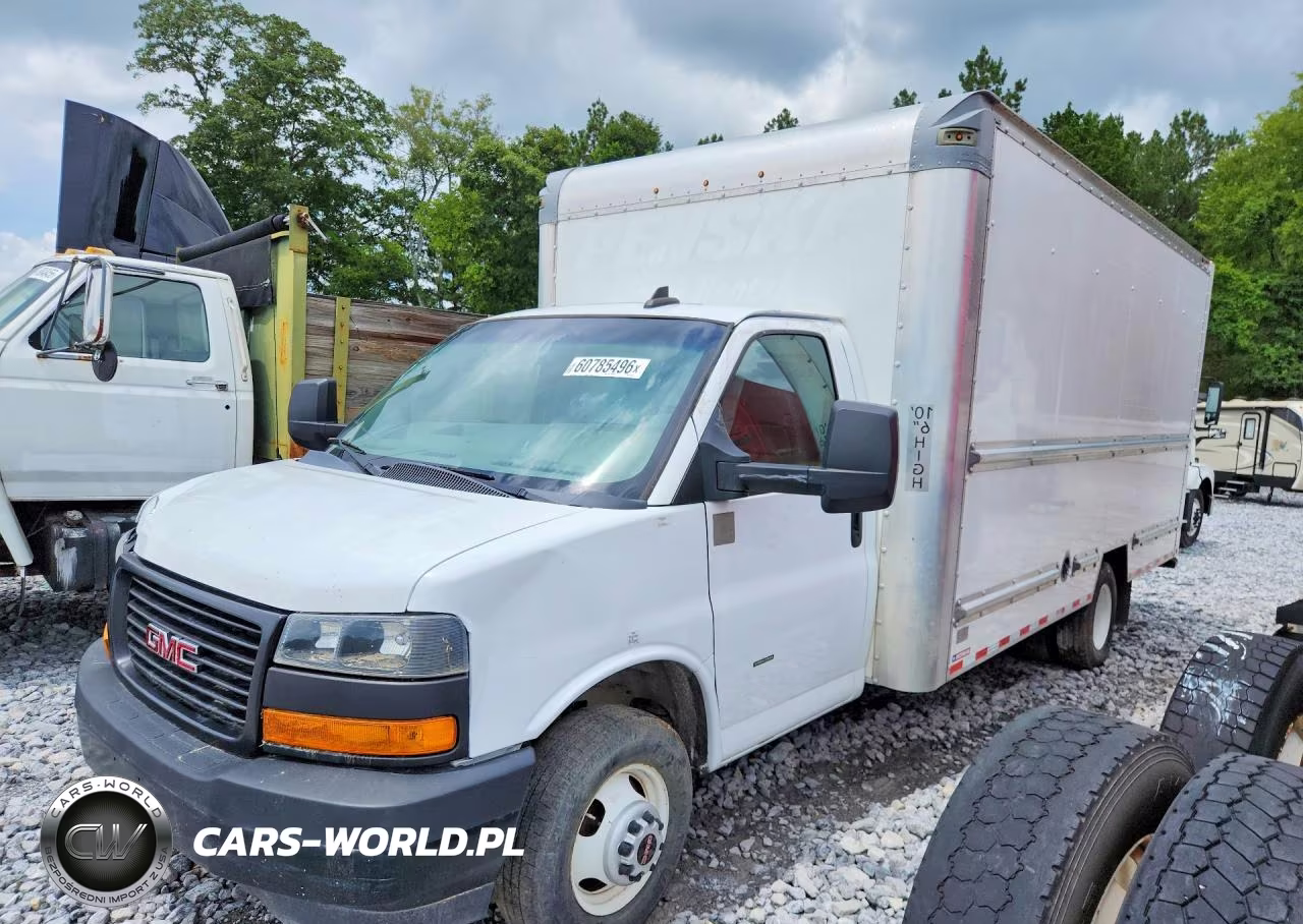 2022 GMC Savana Box Truck