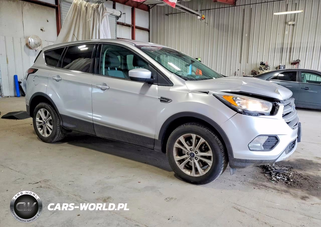 2017 Ford Escape Se VIN:1FMCU9GD6HUA84940 - 4