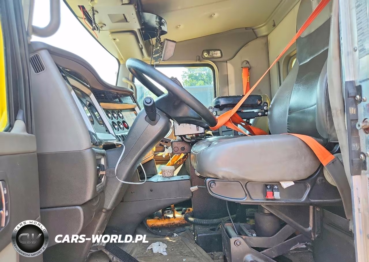 2018 Kenworth Construction T400 VIN:1NKBLJ0X9JR216329 - 7