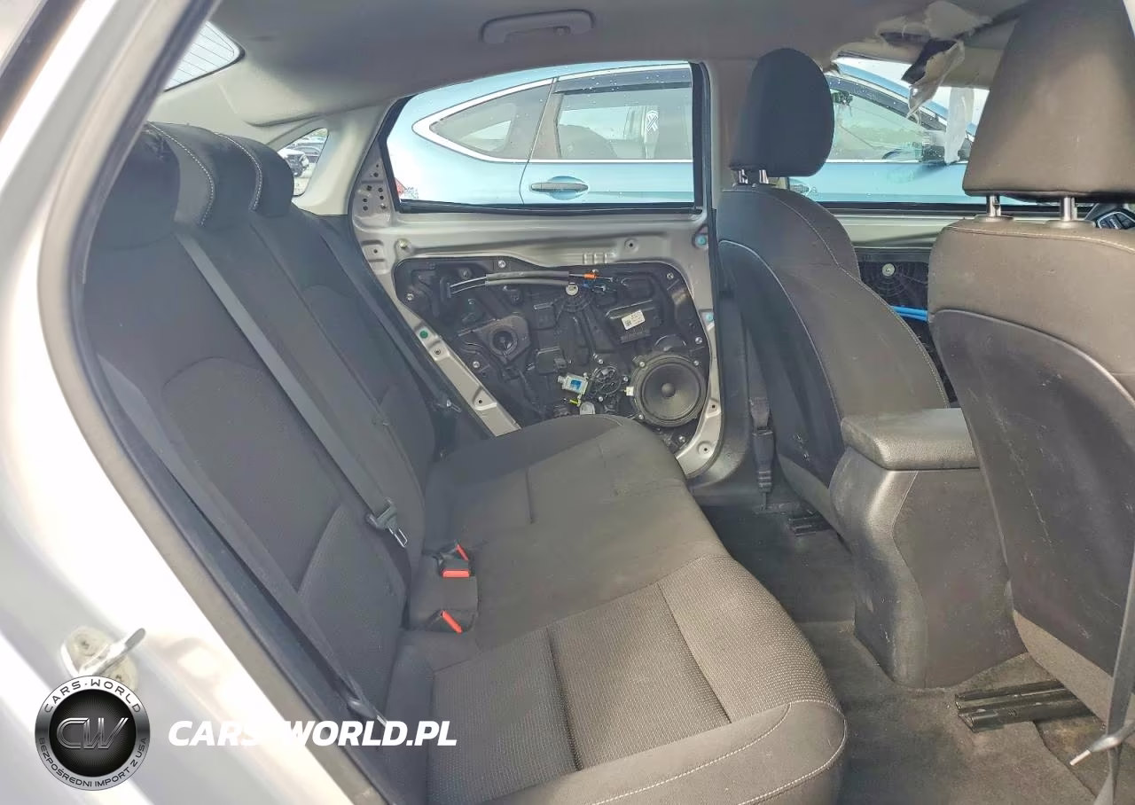 2019 Kia Forte Lxs VIN:3KPF24AD1KE085860 - 10