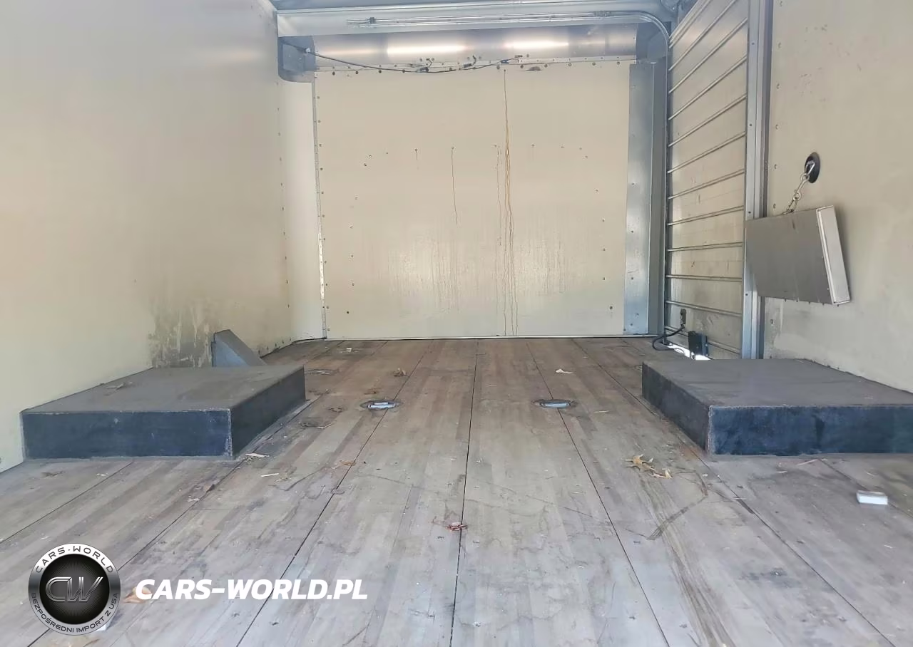 2020 Chevrolet Express Box Truck VIN:1GB3GSCG2L1143130 - 10