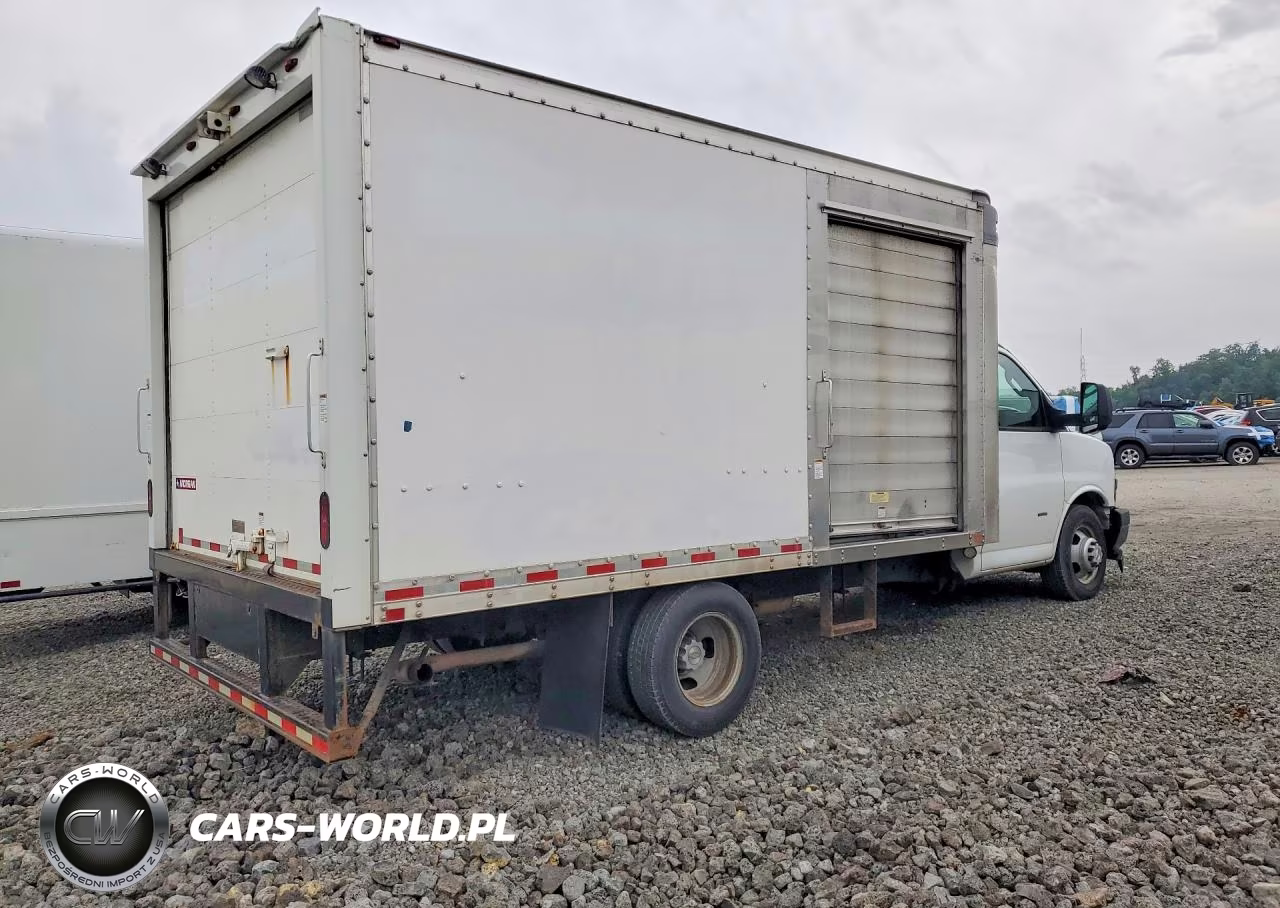 2020 Chevrolet Express Box Truck VIN:1GB3GSCG2L1143130 - 3