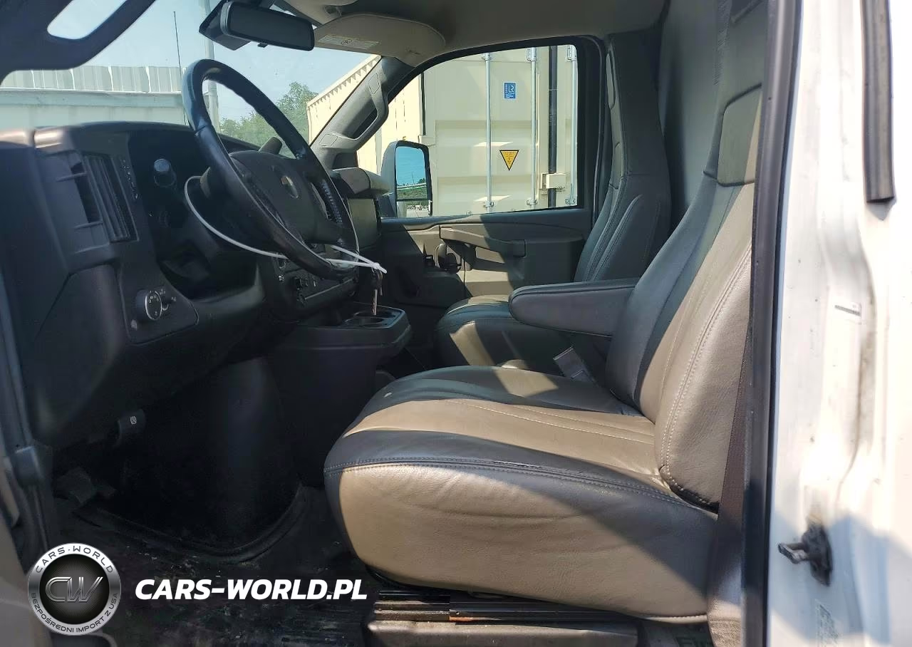 2020 Chevrolet Express Box Truck VIN:1GB3GSCG2L1143130 - 7