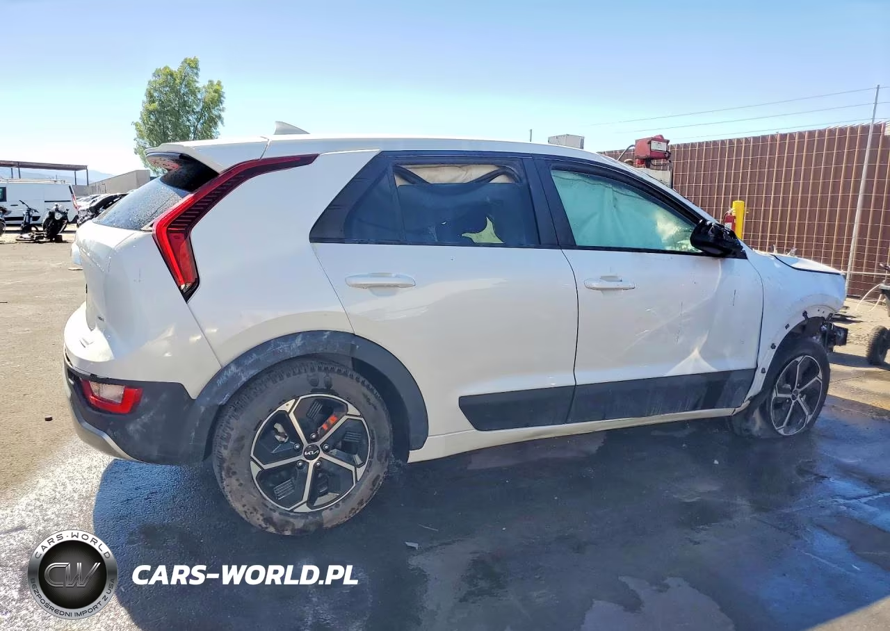 2026 Kia Niro Lx VIN:KNDCP3LE4T5328594 - 3