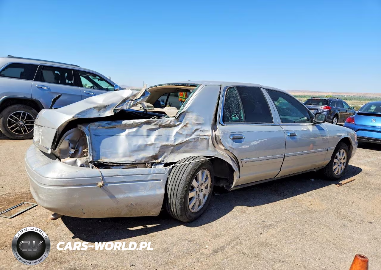 2007 Ford Crown Victoria Lx VIN:2FAFP74V17X145828 - 3