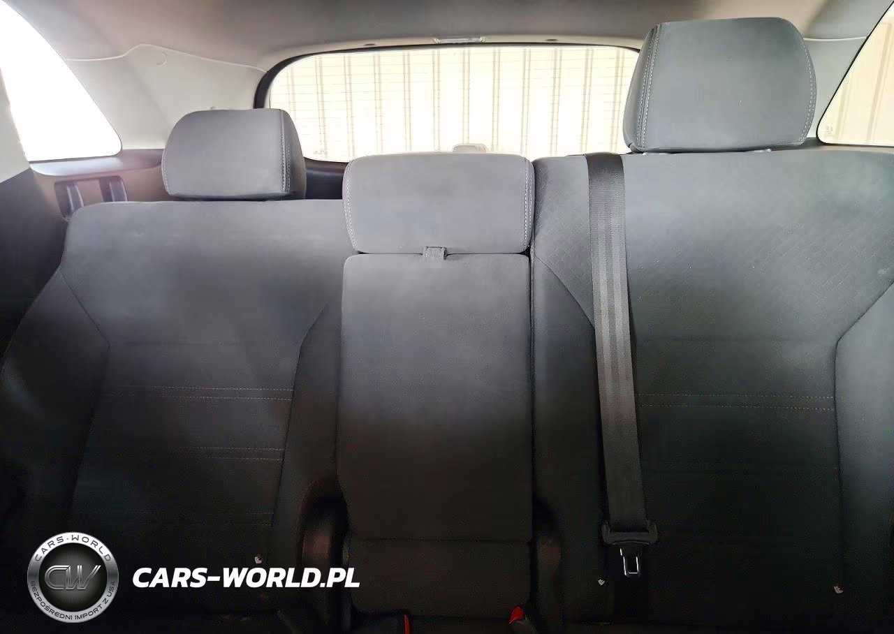 2019 Kia Sorento L VIN:5XYPG4A37KG492808 - 10