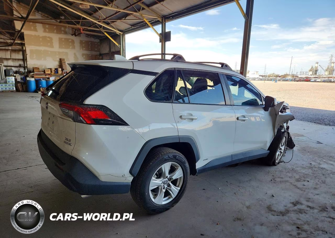 2021 Toyota Rav4 Hybrid Xle VIN:2T3R6RFV3MW011721 - 3