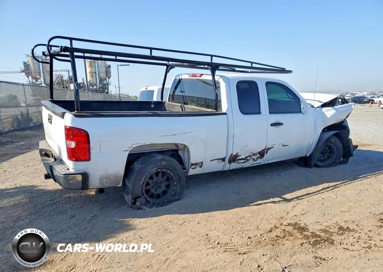 2010 Chevrolet Silverado C1500 VIN:1GCSCPEA7AZ109580 - 3