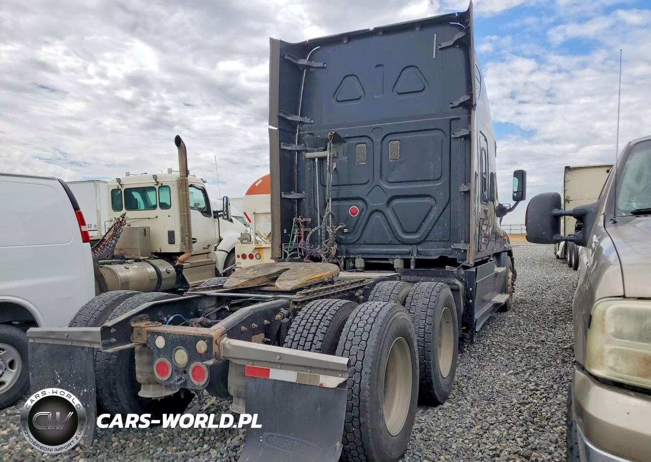 2017 Freightliner Cascadia 125 Semi Truck VIN:3AKJGLDRXHSHW2255 - 3