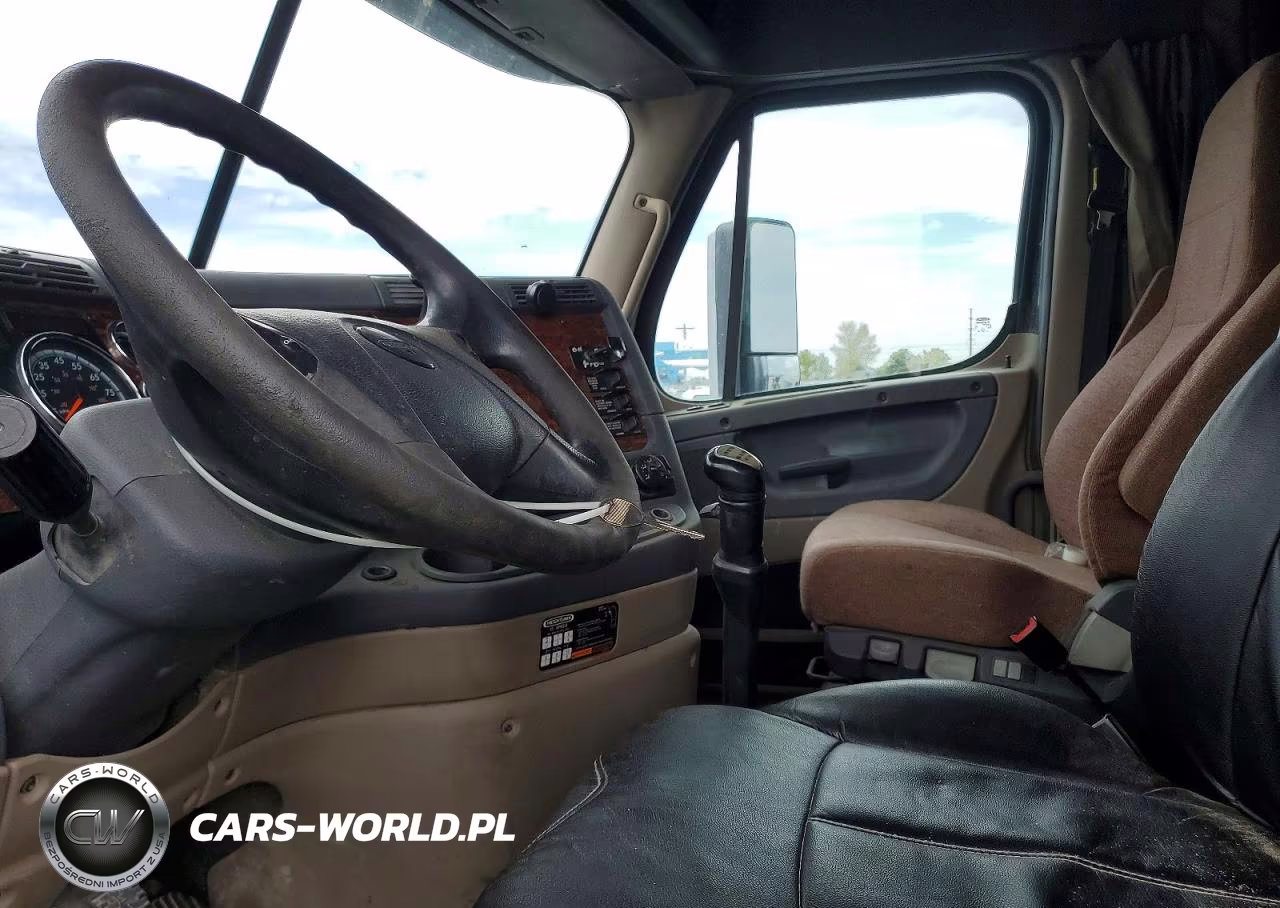 2017 Freightliner Cascadia 125 Semi Truck VIN:3AKJGLDRXHSHW2255 - 7