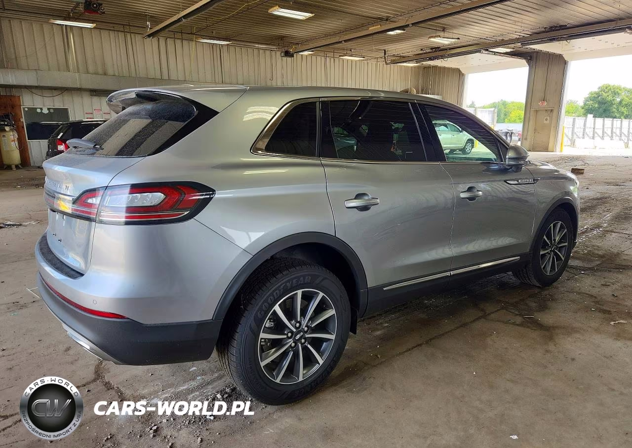 2022 Lincoln Nautilus VIN:2LMPJ8J91NBL15130 - 3
