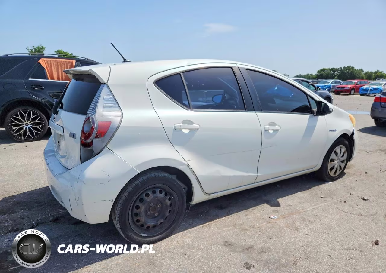 2013 Toyota Prius C One VIN:JTDKDTB35D1547951 - 3
