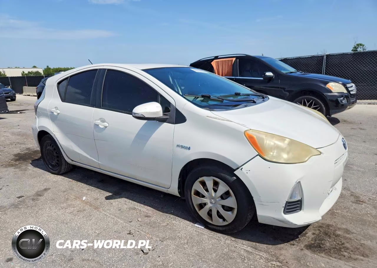 2013 Toyota Prius C One VIN:JTDKDTB35D1547951 - 4