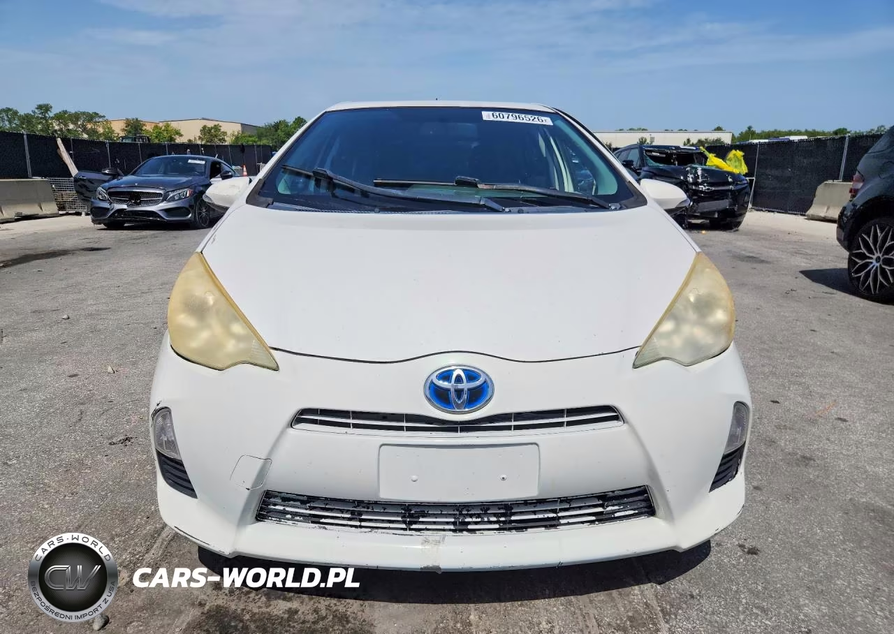 2013 Toyota Prius C One VIN:JTDKDTB35D1547951 - 5