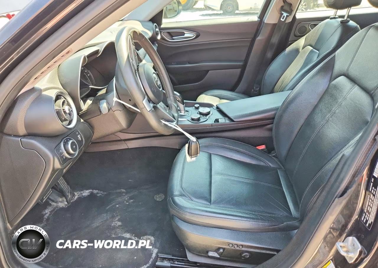2018 Alfa Romeo Giulia VIN:ZARFAEBN9J7567626 - 7