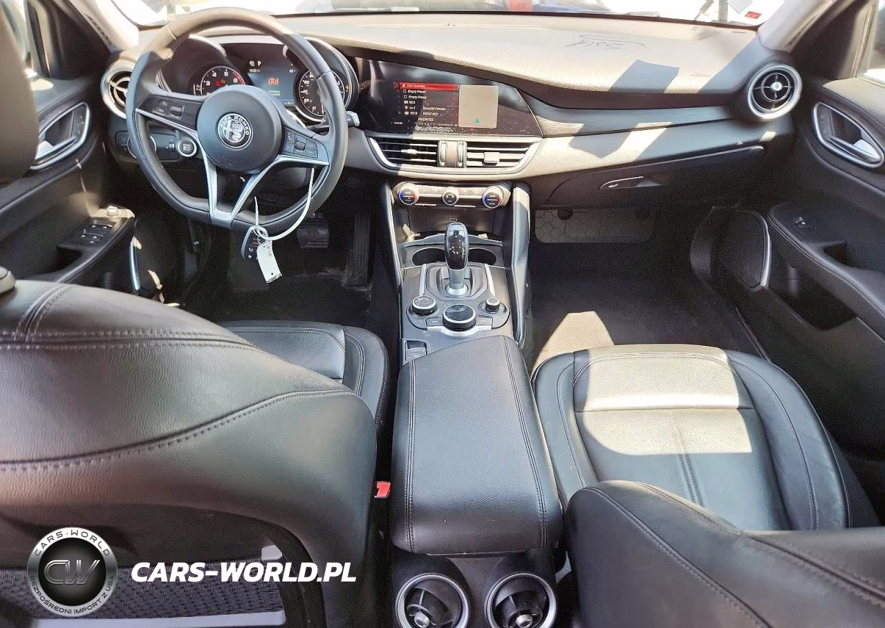 2018 Alfa Romeo Giulia VIN:ZARFAEBN9J7567626 - 8