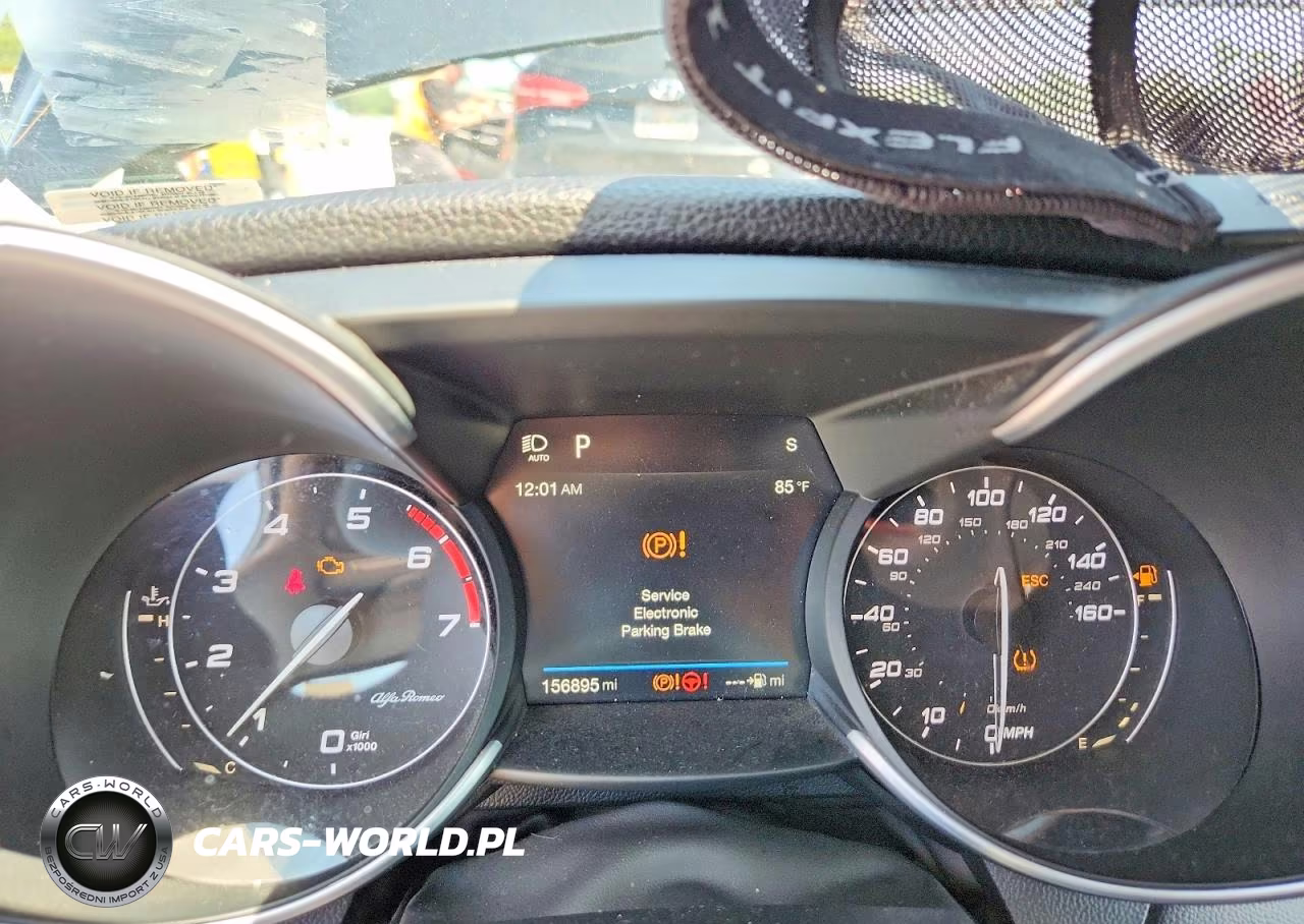 2018 Alfa Romeo Giulia VIN:ZARFAEBN9J7567626 - 9