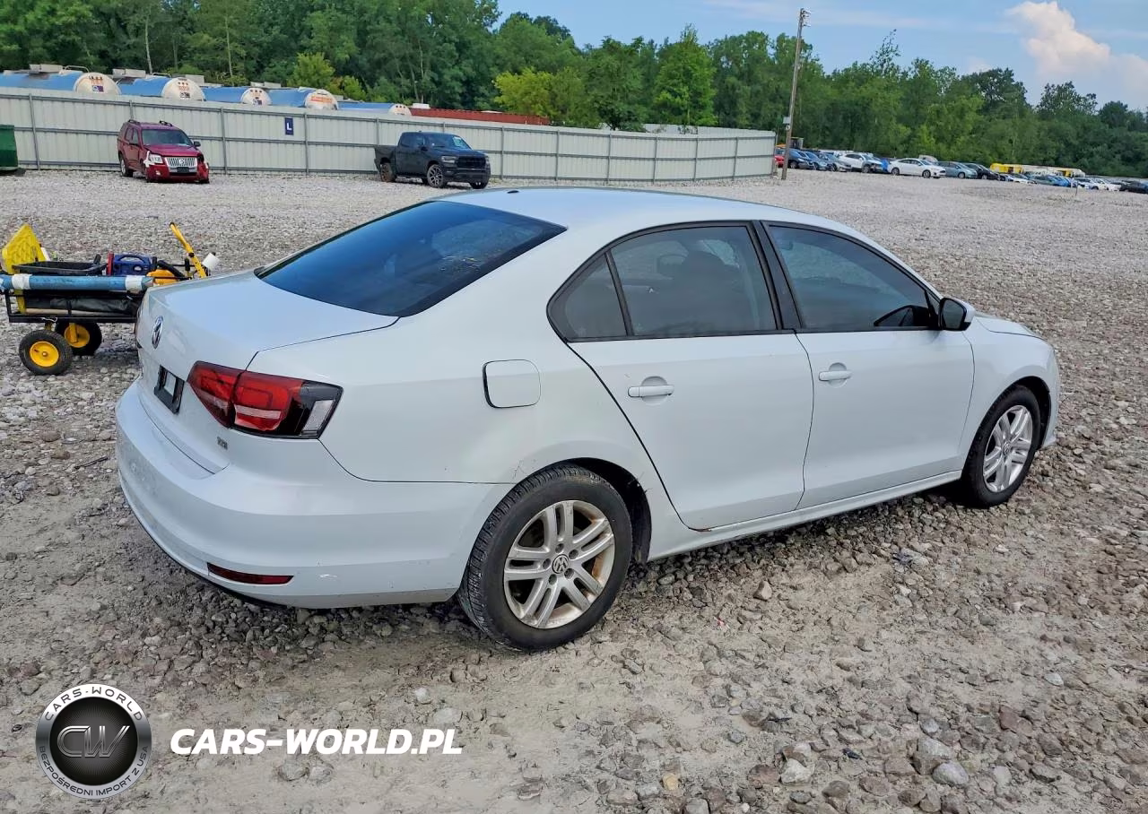 2018 Volkswagen Jetta S VIN:3VW2B7AJ3JM215242 - 3