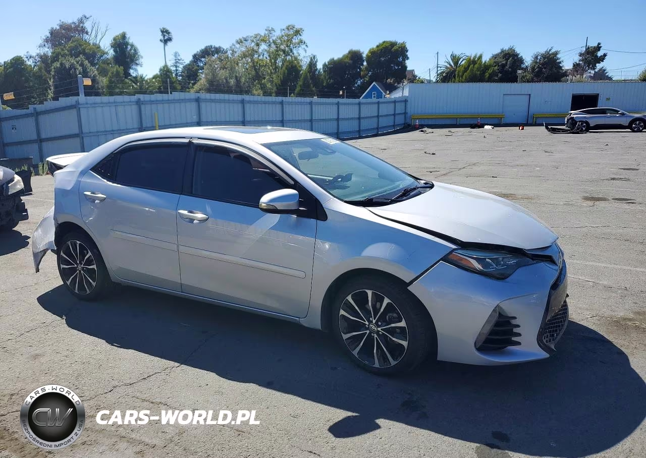 2018 Toyota Corolla Se VIN:2T1BURHE4JC008028 - 4