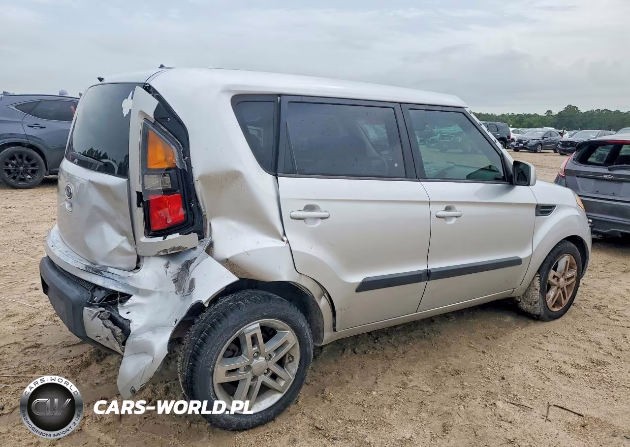 2011 Kia Soul + VIN:KNDJT2A24B7334145 - 3