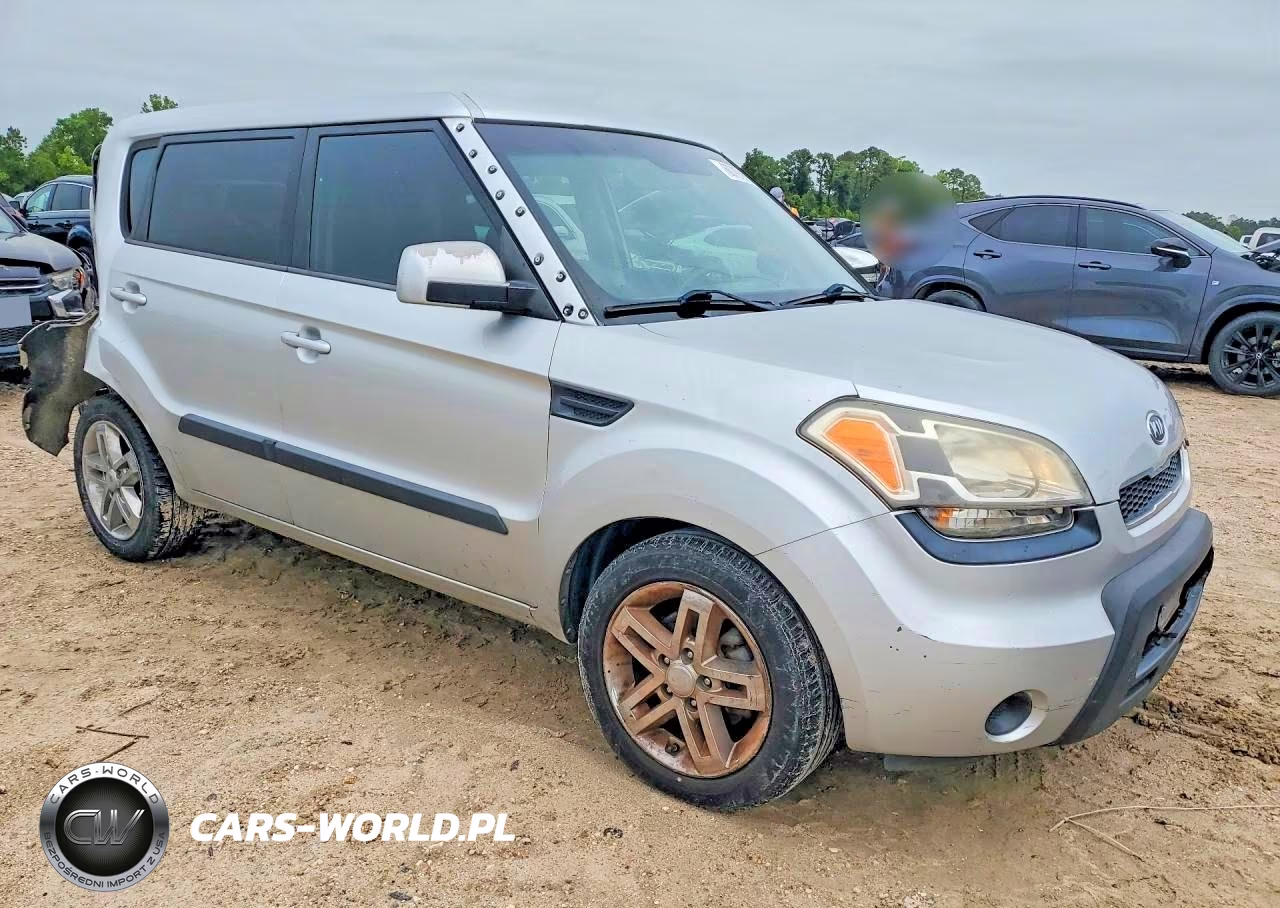 2011 Kia Soul + VIN:KNDJT2A24B7334145 - 4