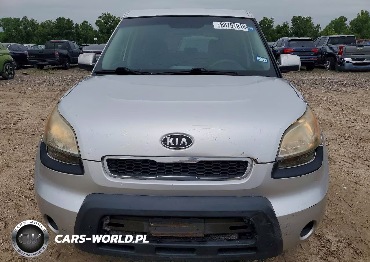 2011 Kia Soul + VIN:KNDJT2A24B7334145 - 5