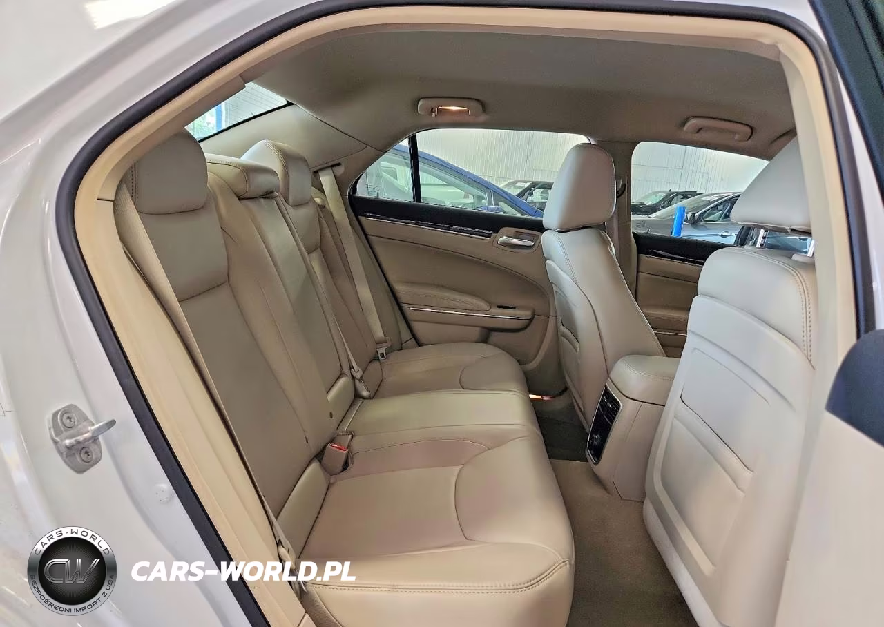 2013 Chrysler 300 VIN:2C3CCARG0DH558768 - 10