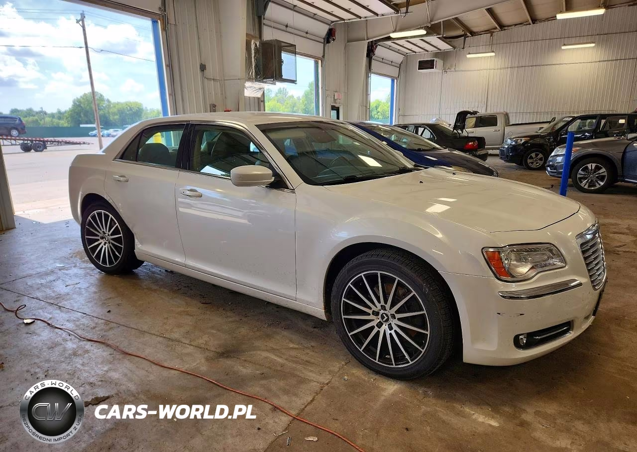 2013 Chrysler 300 VIN:2C3CCARG0DH558768 - 4