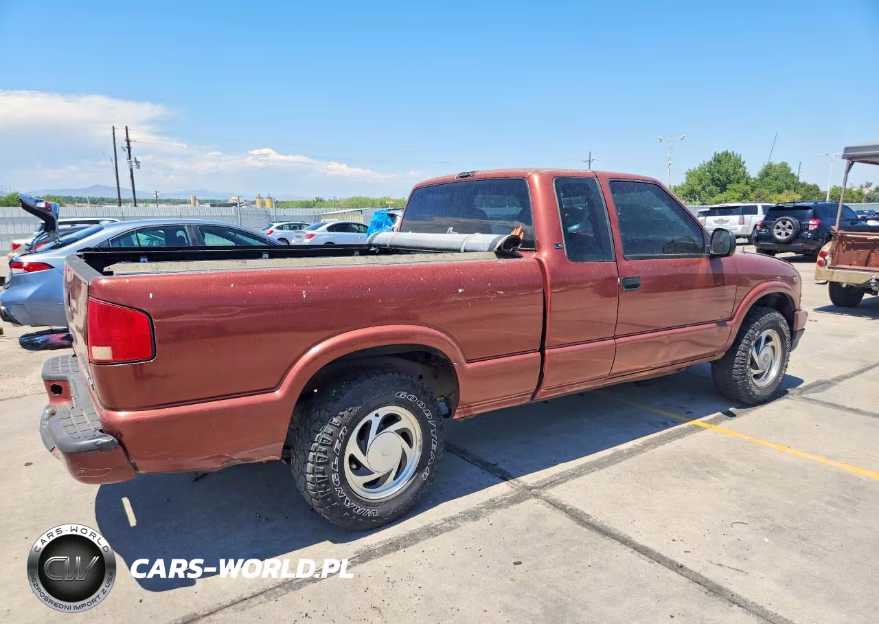 1998 Chevrolet S Truck S10 VIN:1GCDT19X2W8117748 - 3