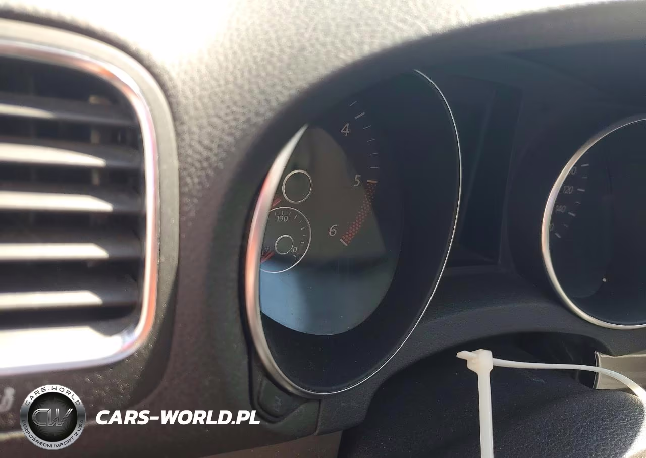 2011 Volkswagen Golf VIN:WVWDM9AJ5BW101858 - 9
