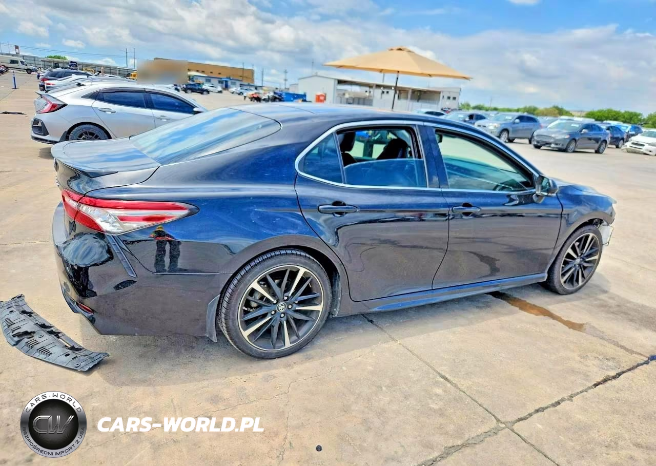2018 Toyota Camry Xse VIN:4T1B61HKXJU023309 - 3