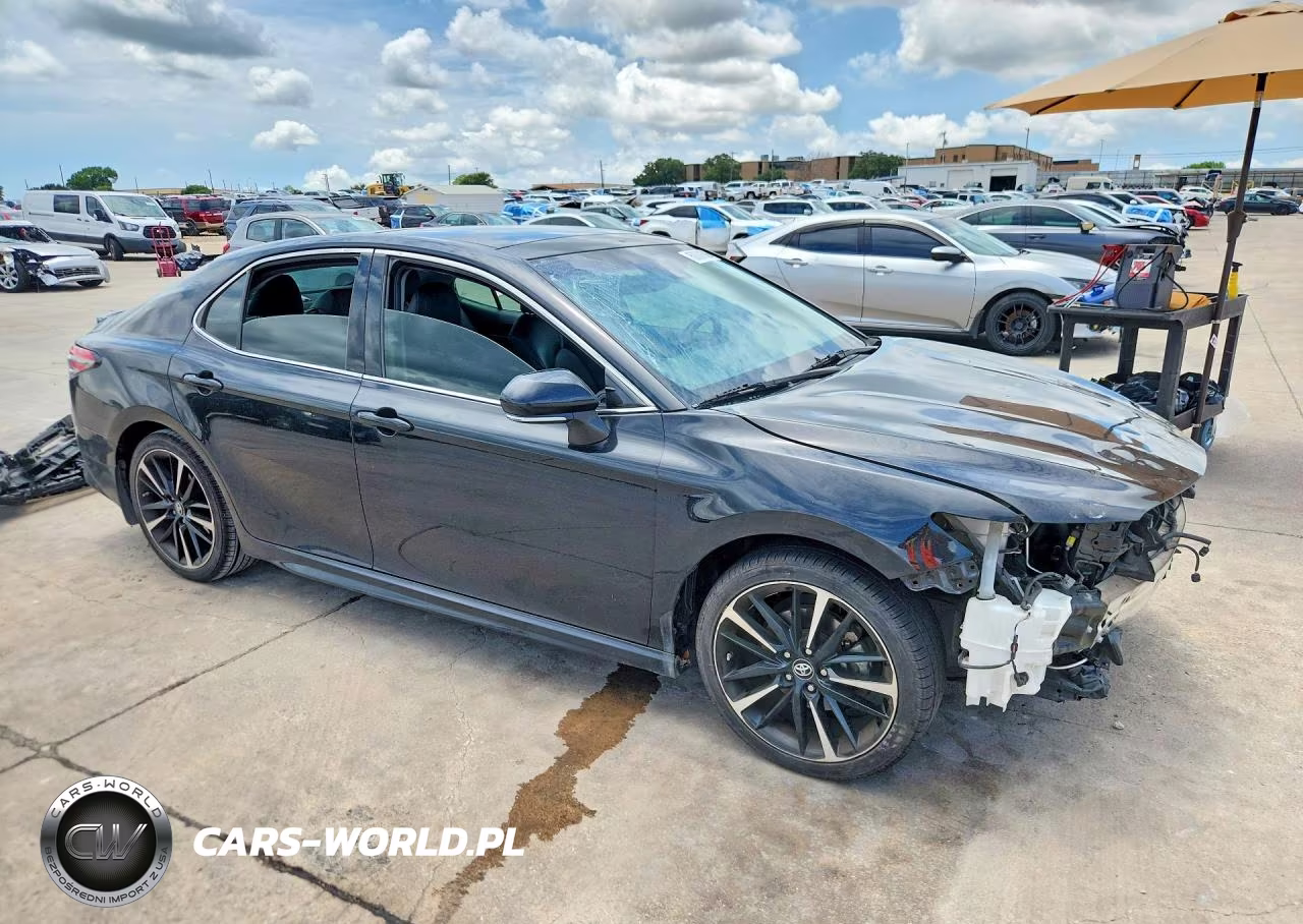 2018 Toyota Camry Xse VIN:4T1B61HKXJU023309 - 4