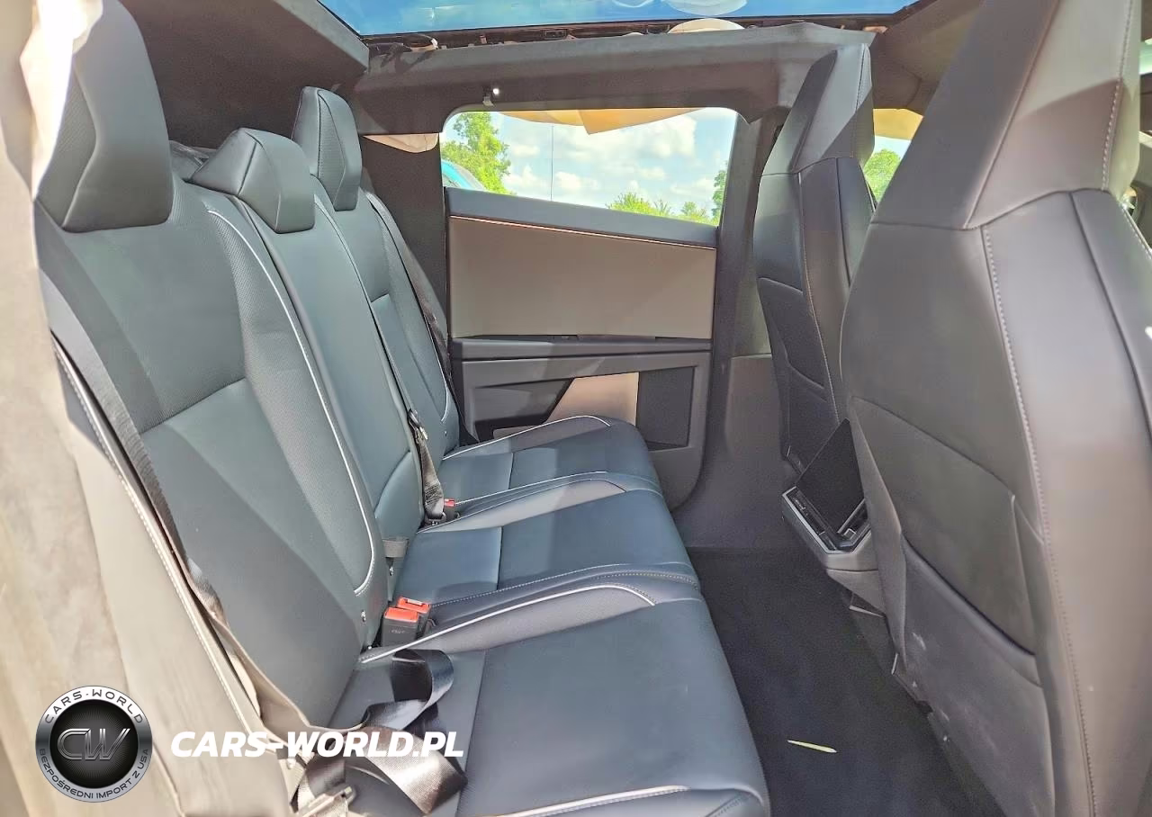 2025 Tesla Cybertruck VIN:7G2CEHEEXSA062120 - 10